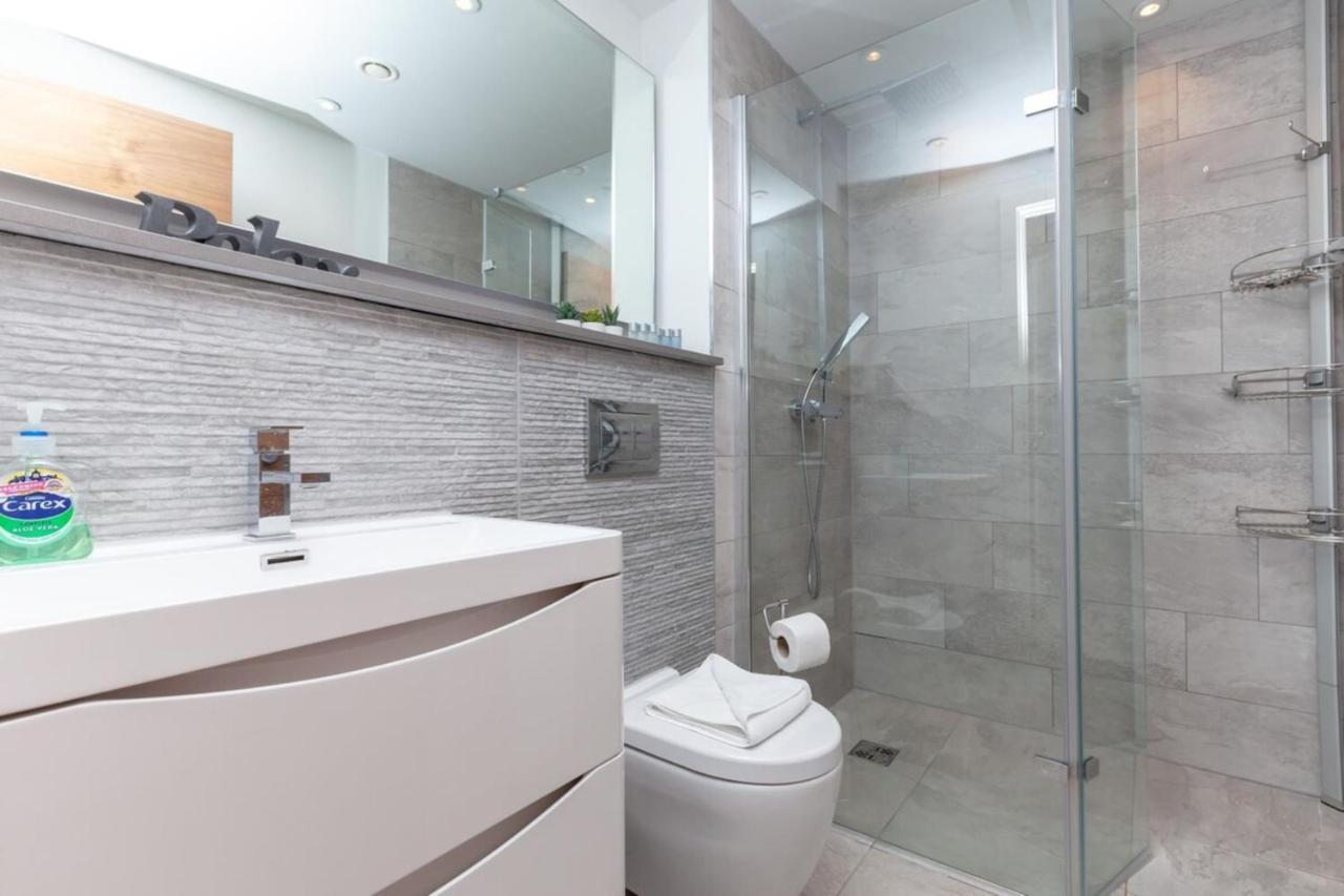 Luxurious - Sleeps 6 Apartment *
