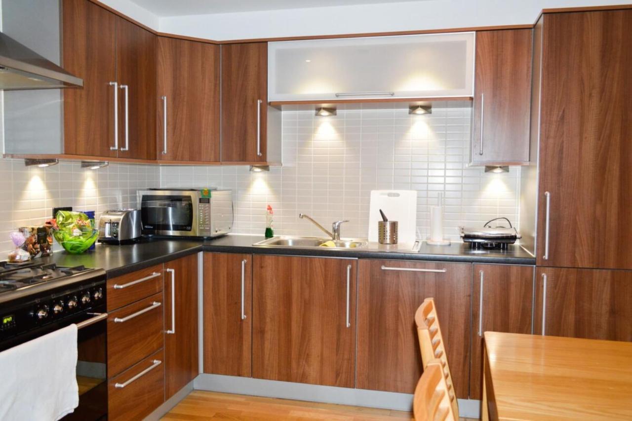 Modern 2 Bedroom Property In Central Apartment