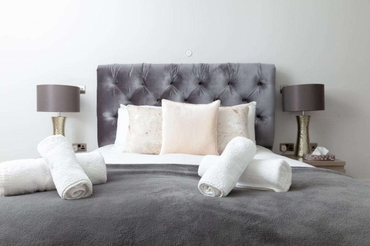 Luxurious - Sleeps 6 *