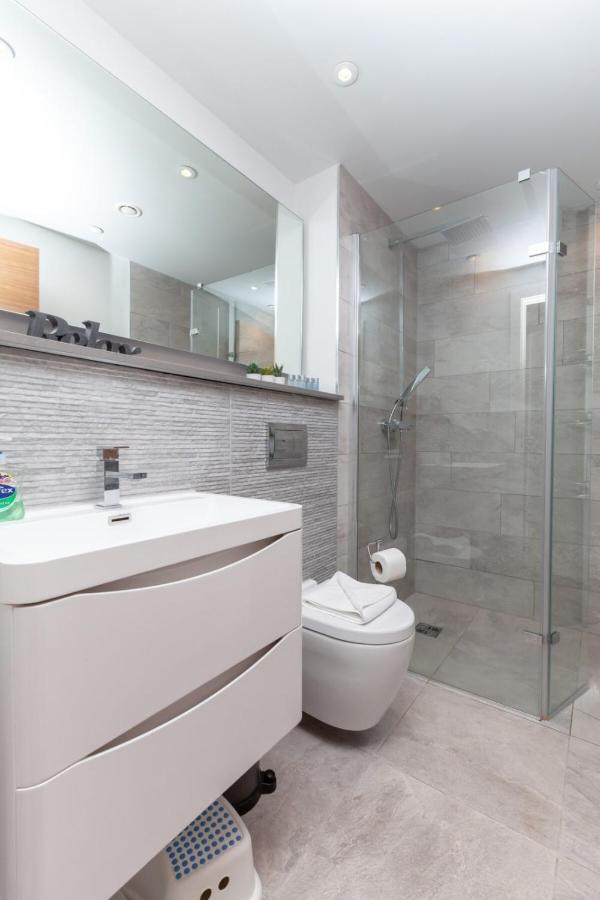 Luxurious - Sleeps 6 Apartment *