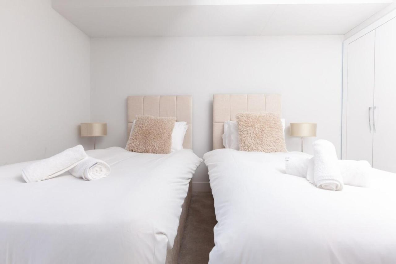 Luxurious - Sleeps 6 Apartment *