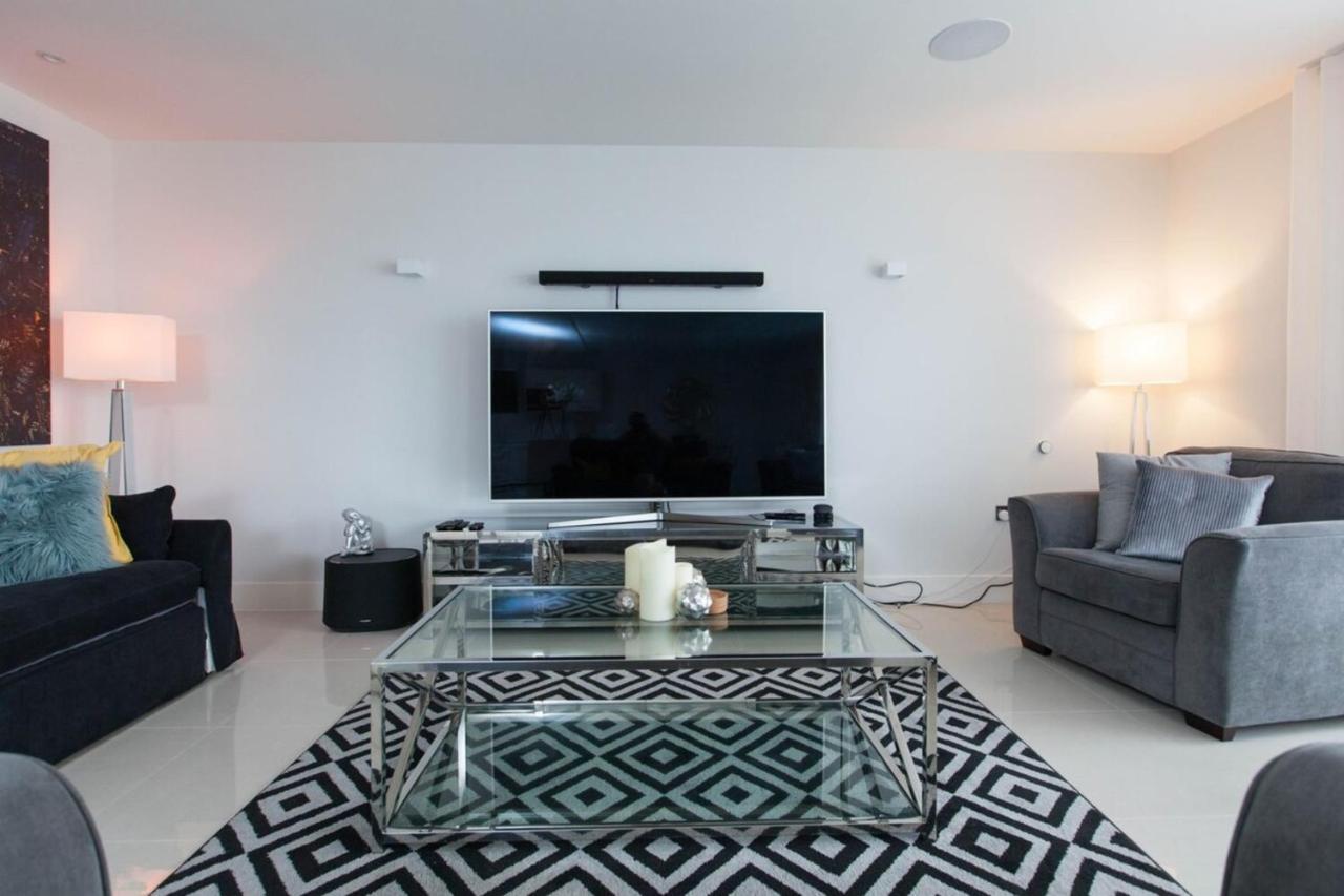 Luxurious - Sleeps 6