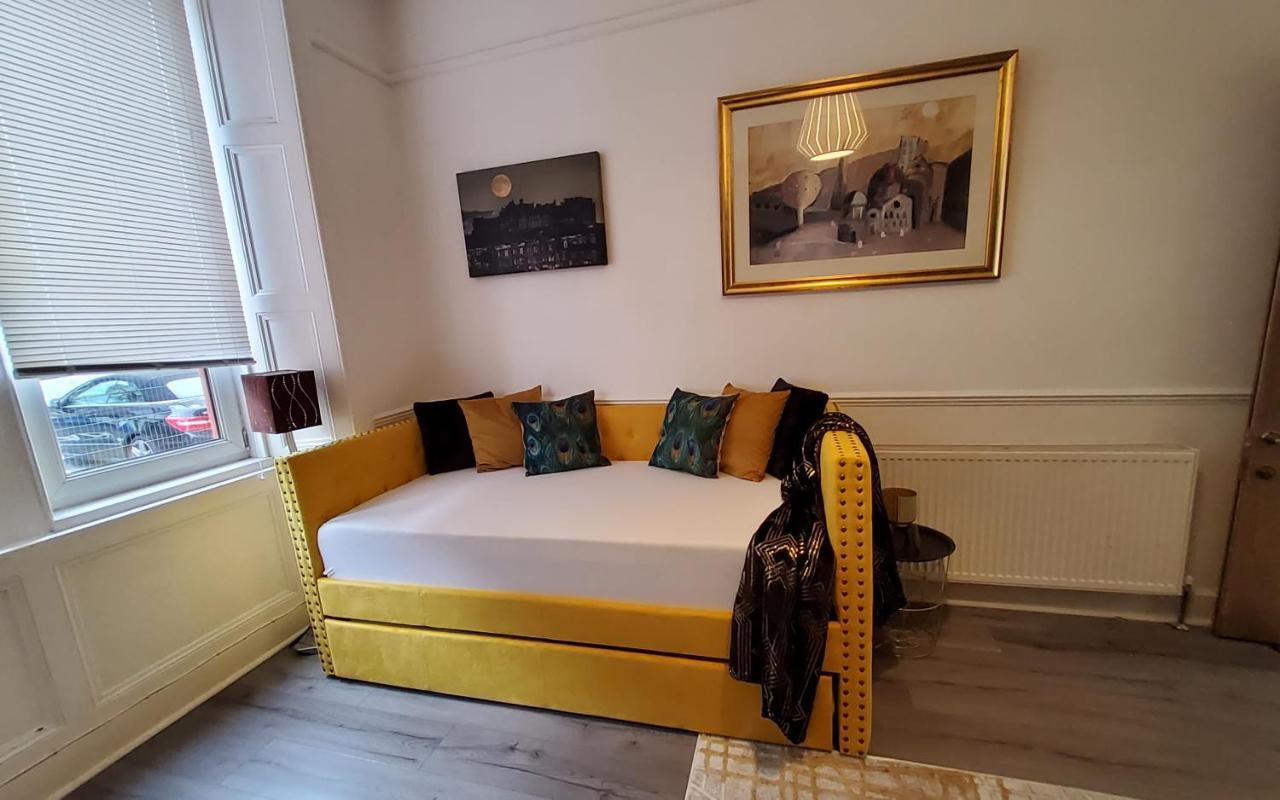 Apartment Leith Spectacular By Sensational Short Lets & Serviced With 6 Separate Beds & 2 Baths Edinburgh
