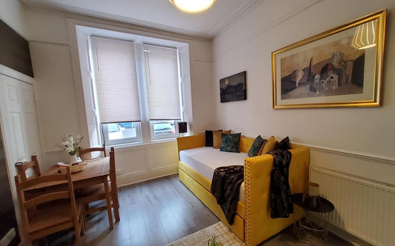 Leith Spectacular By Sensational Short Lets & Serviced With 6 Separate Beds & 2 Baths Apartment