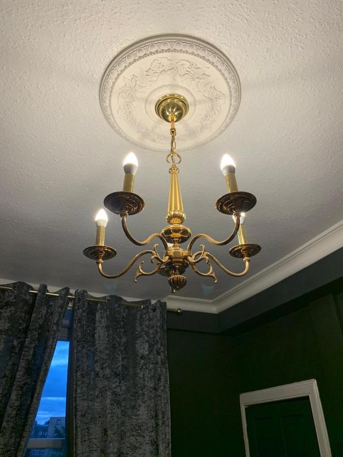 Glamours Stylish Victorian Near Centre Apartment Edinburgh