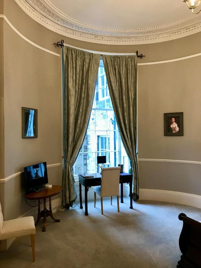 Escape To @ Albyn Place Apartment *