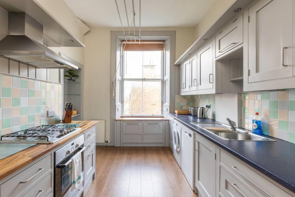 Stunning 3 Bedroom Flat In Bruntsfield *
