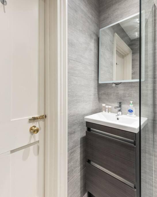 Stunning 3 Bedroom Flat In Bruntsfield * EDI