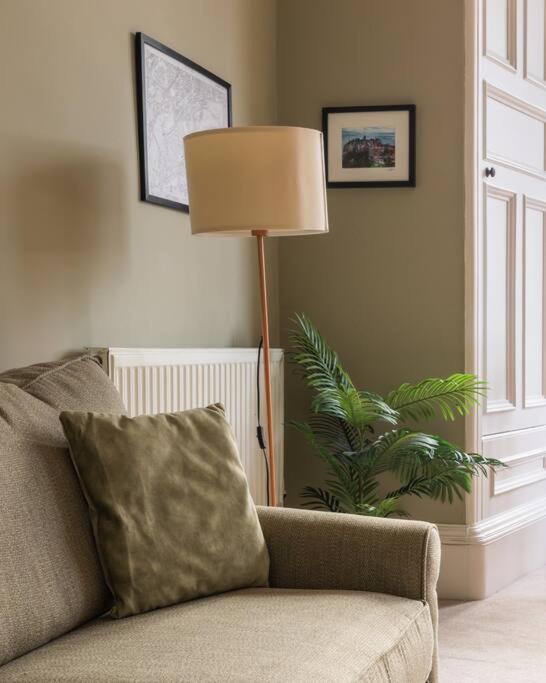 Stunning 3 Bedroom Flat In Bruntsfield Apartment