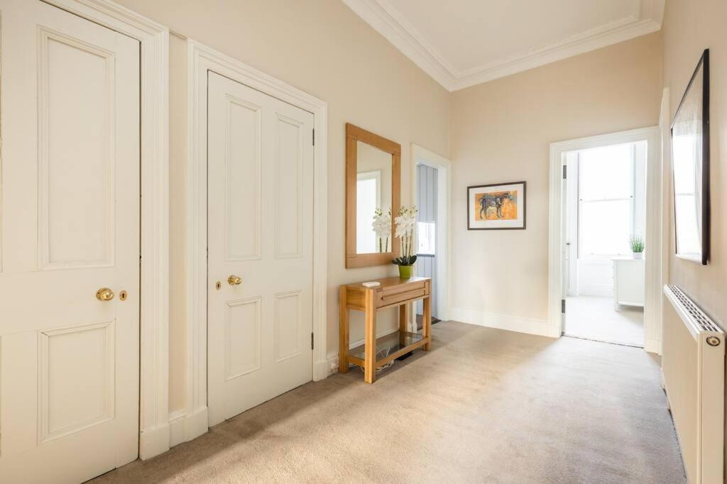 Stunning 3 Bedroom Flat In Bruntsfield *