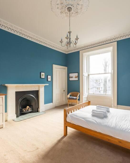Stunning 3 Bedroom Flat In Bruntsfield *