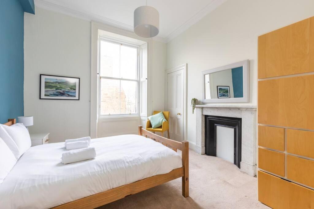 Stunning 3 Bedroom Flat In Bruntsfield *