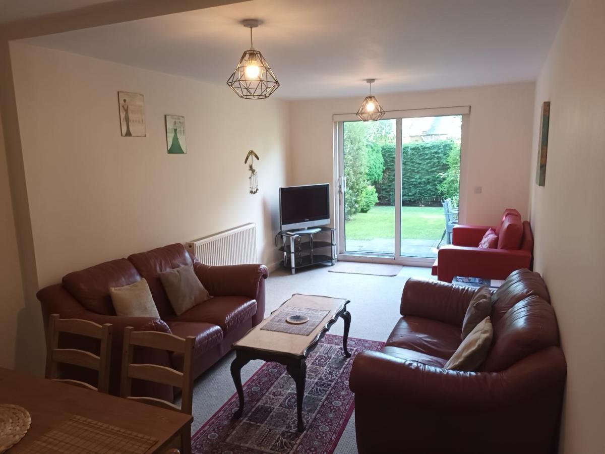Modern With Free Parking And Private Garden