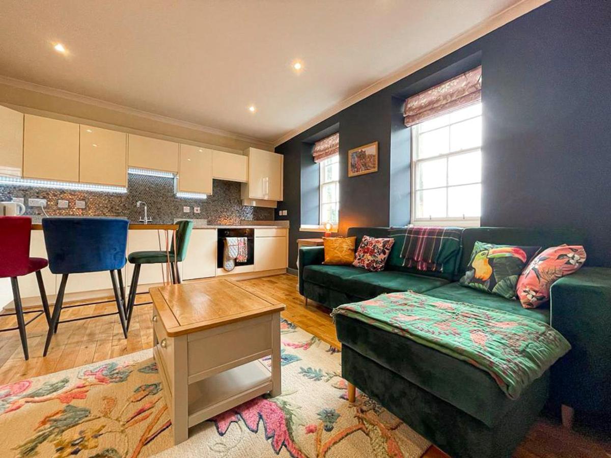 Lively & Energetic 2br On The Royal Mile * EDI