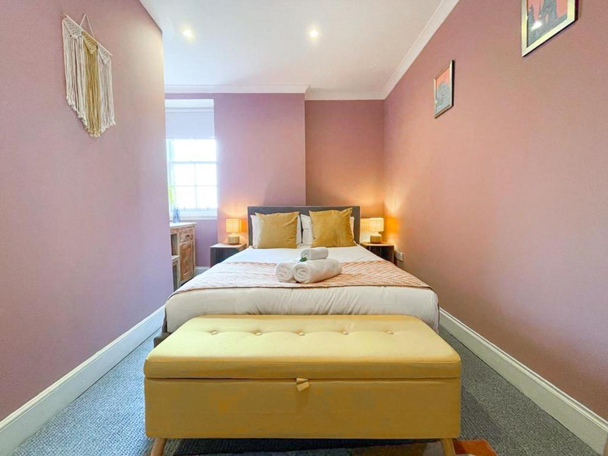 Lively & Energetic 2br On The Royal Mile