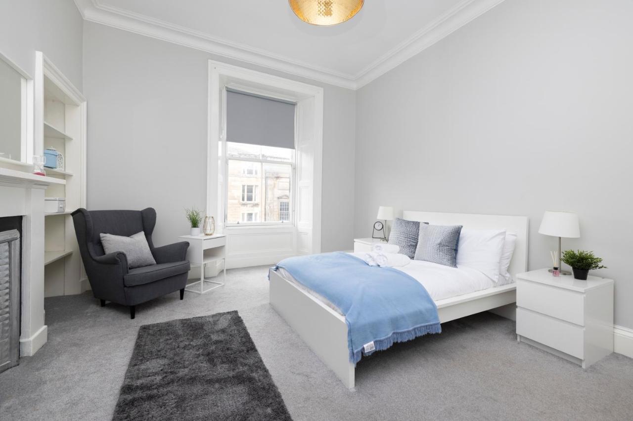 Joivy Splendid 4-bed Flat Near The Castle Edinburgh