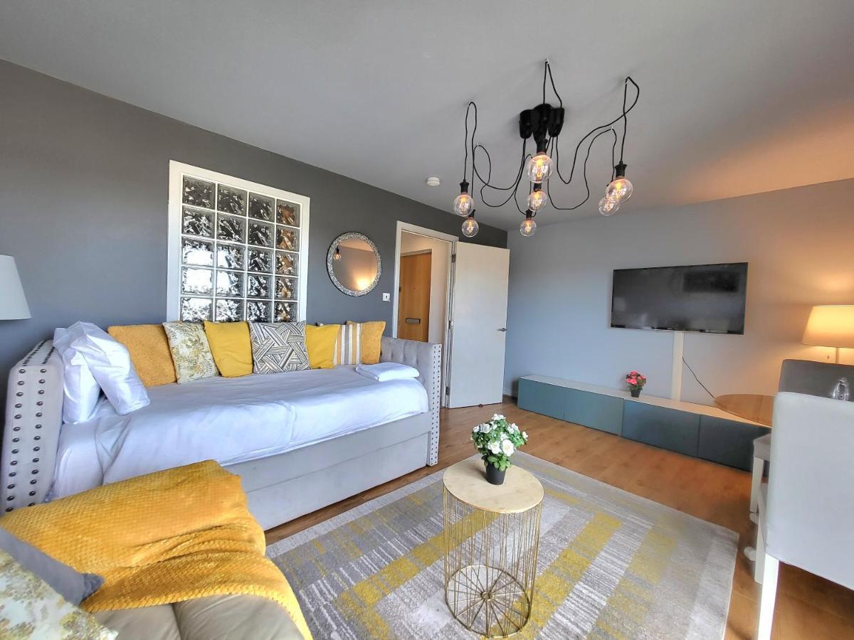 Apartment 4 Separate Beds, Sleeps 6, Beautiful 2 Bed Edinburgh