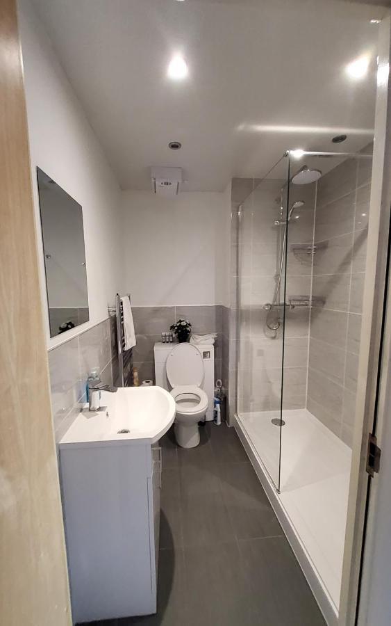 Apartment 4 Separate Beds, Sleeps 6, Beautiful 2 Bed *