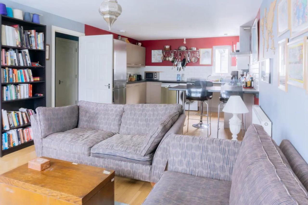 Stylish 3 Bedroom Near Hollyrood Park