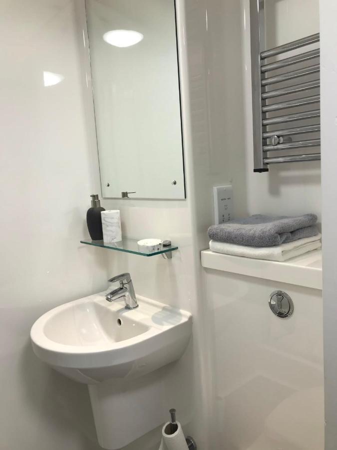 Cosy And Private Ensuite At Mill House In Apartment *