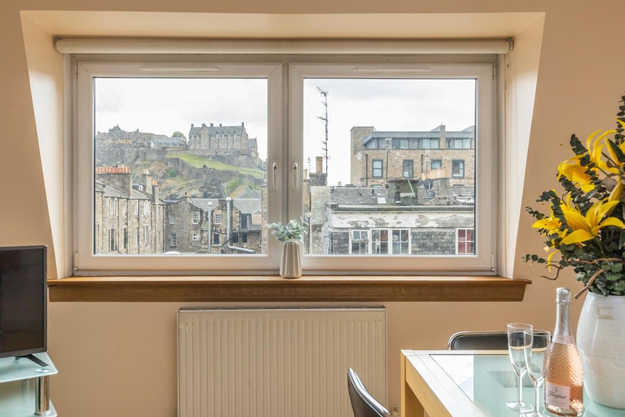 Amazing Castle View Edinburgh