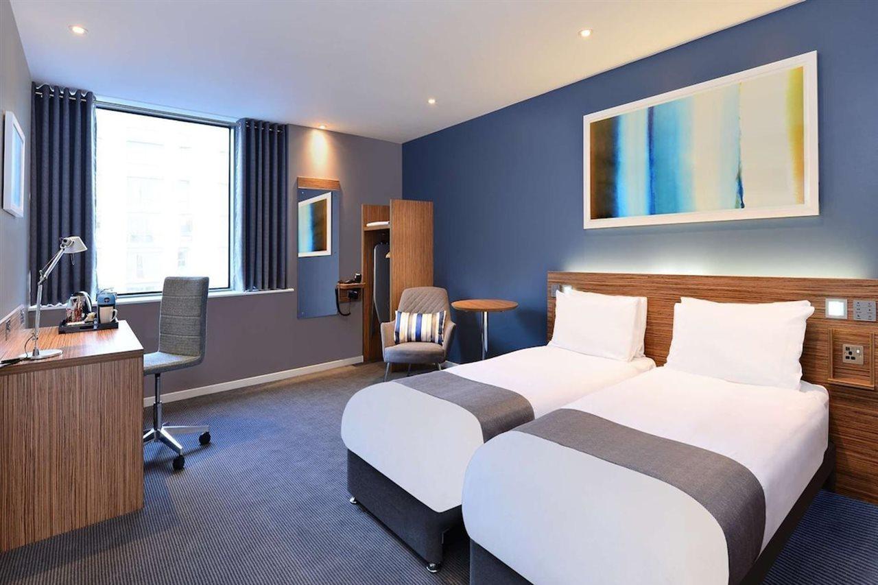 Travelodge Hotel 3*