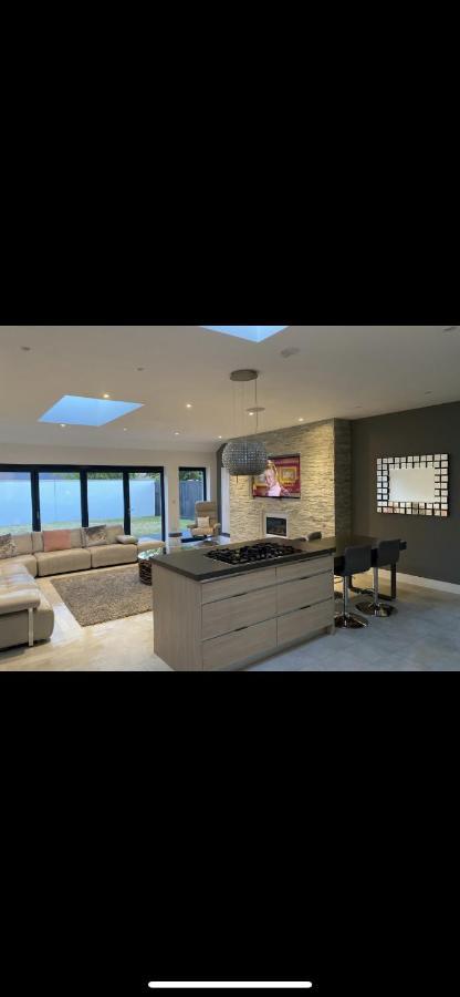Perfect 4 Bedroom 2 Bathroom Ferienhaus EDI