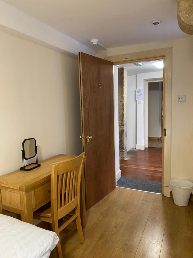 Edinb&b