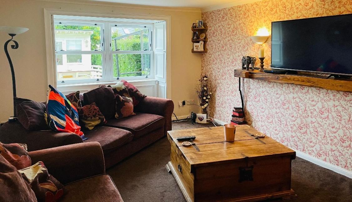 Karibu Cottage Near The Airport * Edinburgh