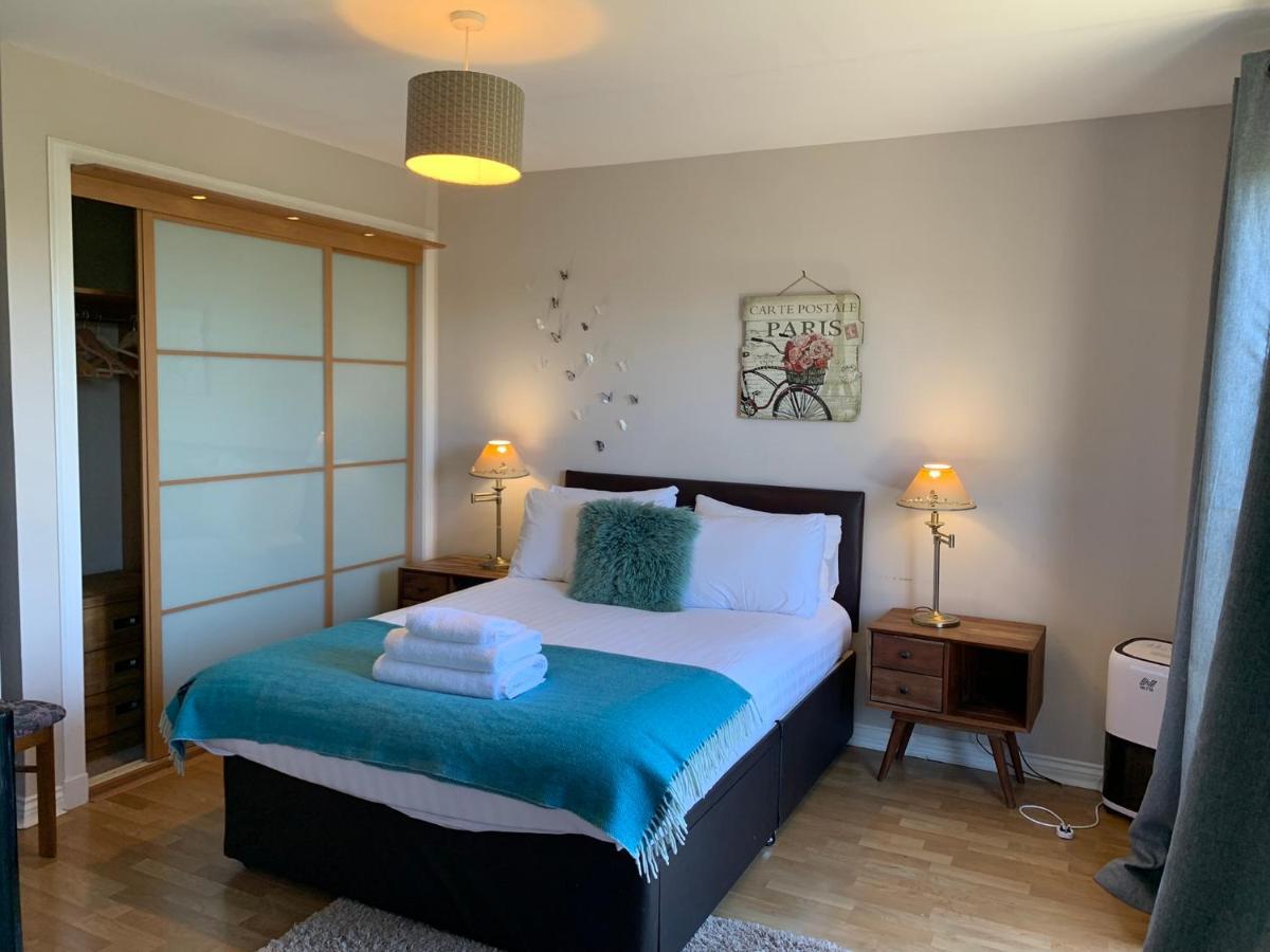5 Bedroom Penthouse Apartment *