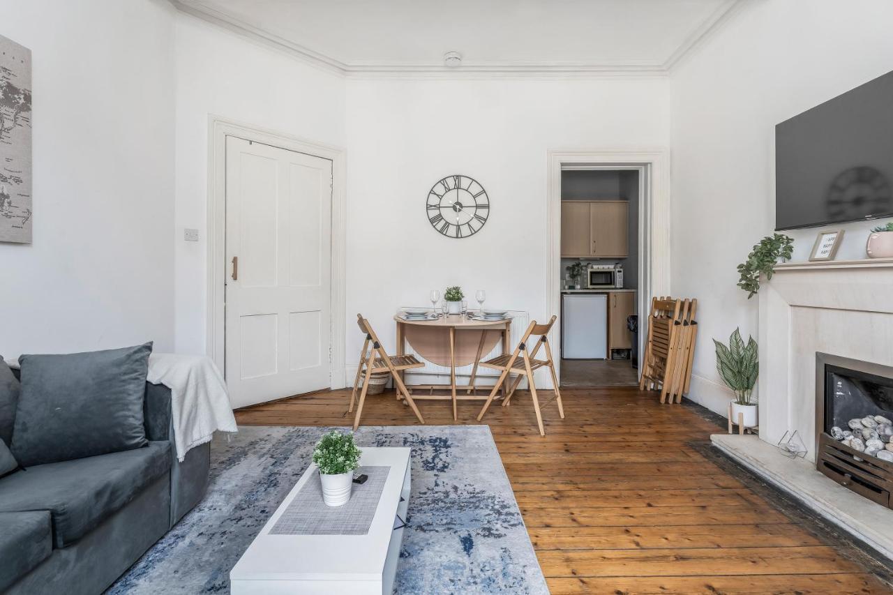Apartment Centre 2 Bedroom Flat - Close To Haymarket Train Station. EDI