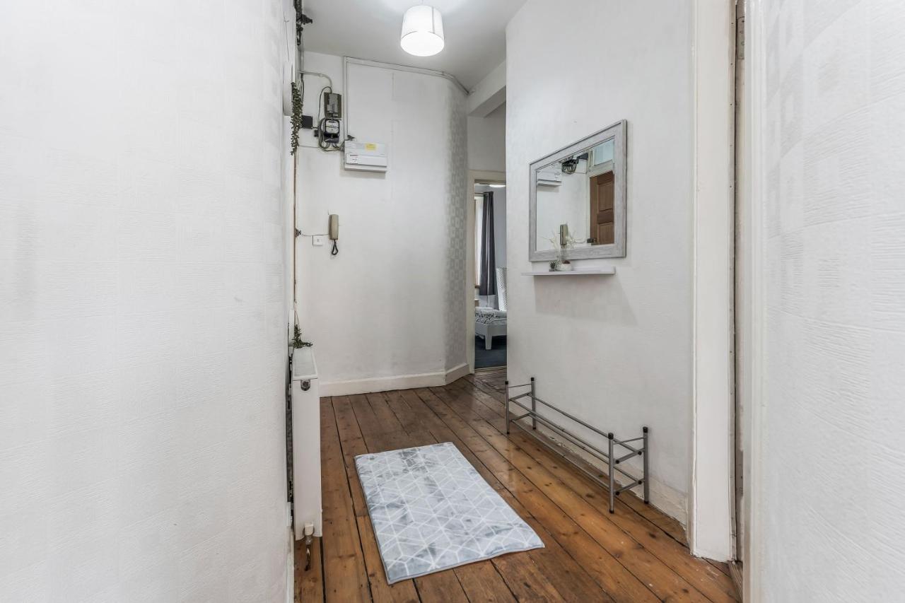 Apartment Centre 2 Bedroom Flat - Close To Haymarket Train Station. EDI