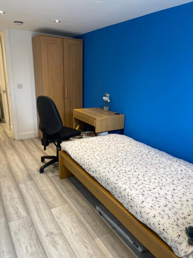 One Bedroom In Spacious Bungalow, Free Parking & Private Entrance Edinburgh