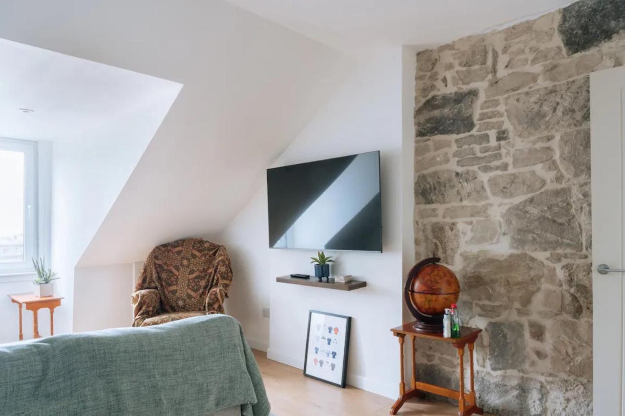 & Modern 2bd Flat -