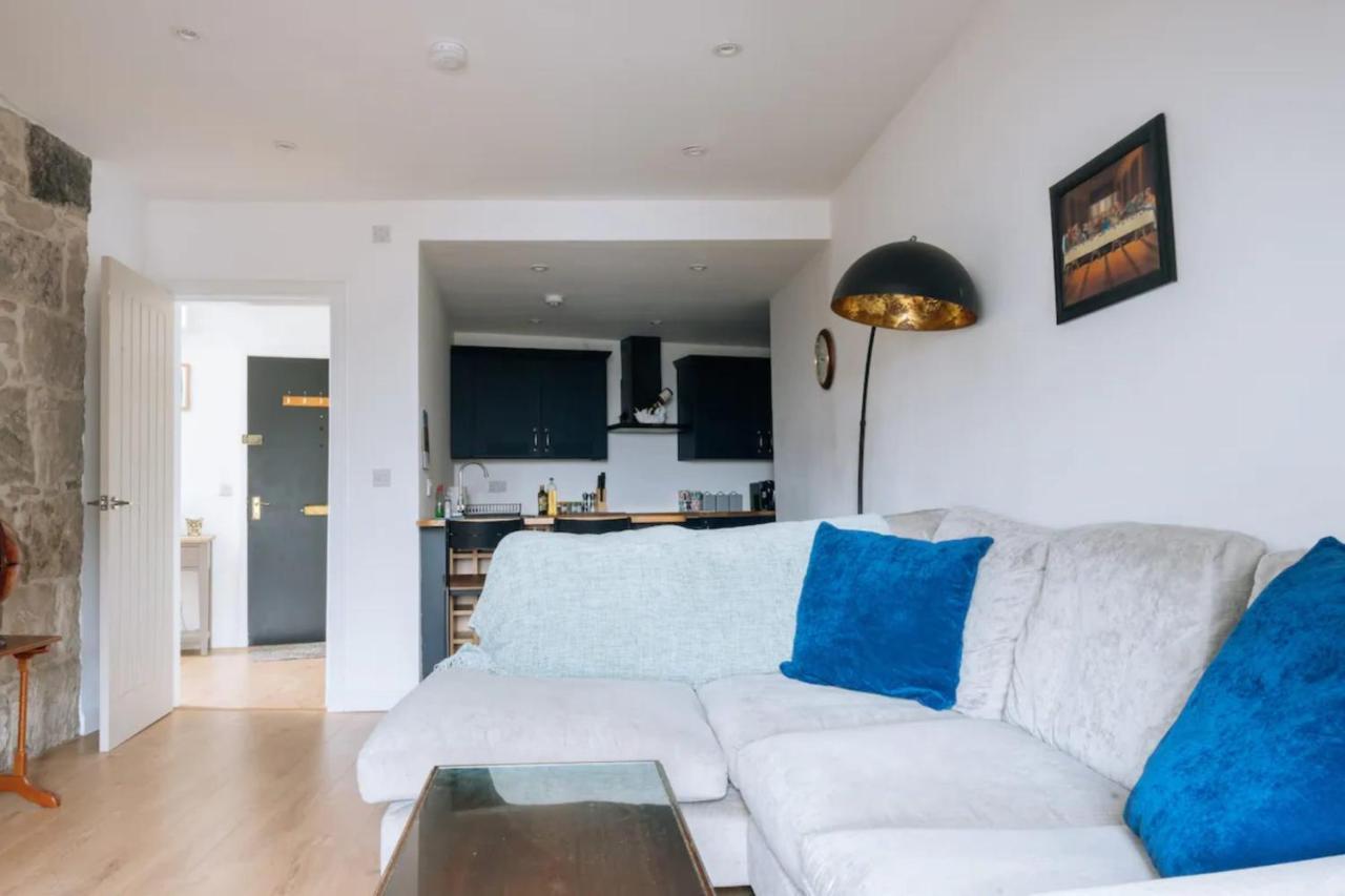 & Modern 2bd Flat - * Edinburgh