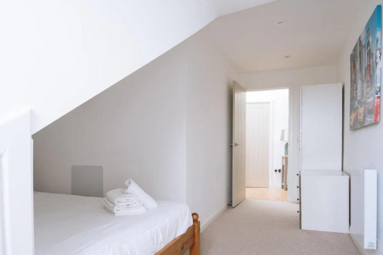 & Modern 2bd Flat - *