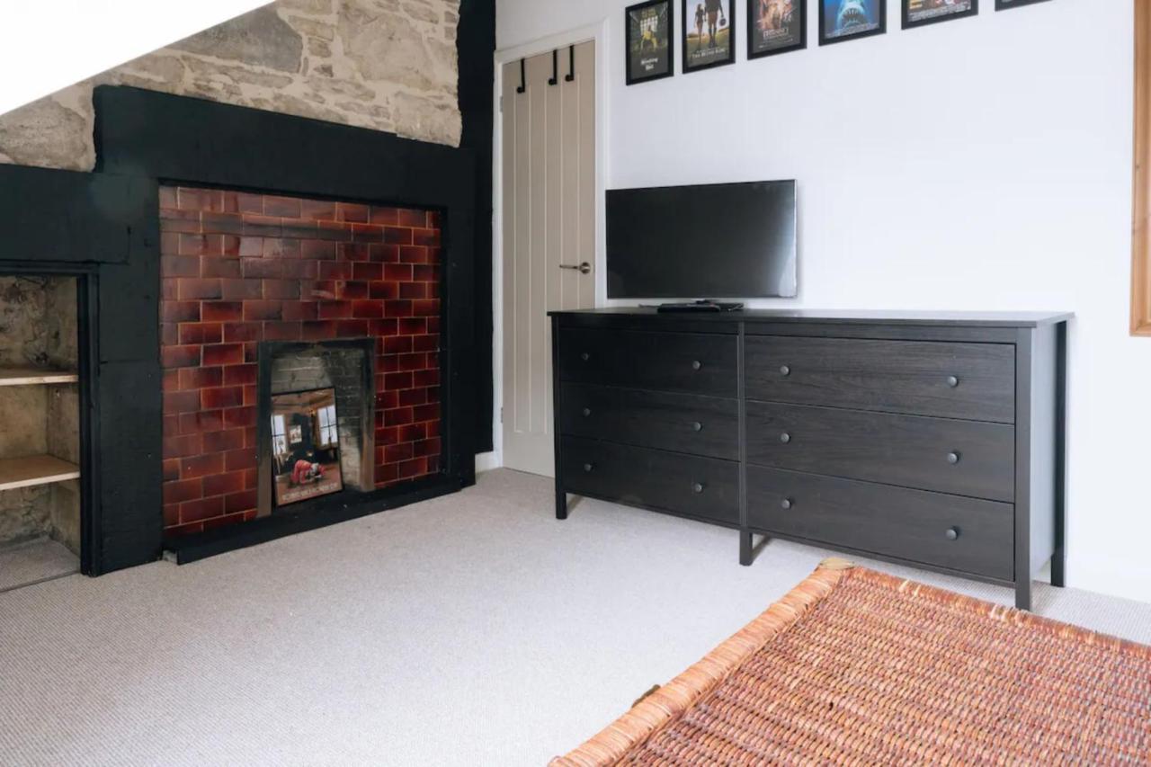 & Modern 2bd Flat - * Edinburgh