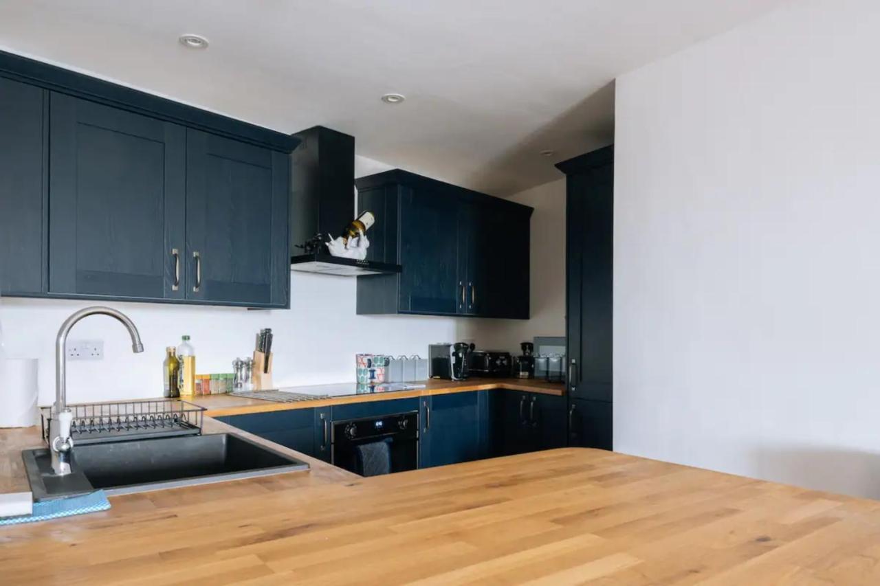 & Modern 2bd Flat -