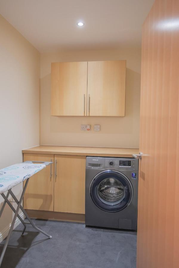 Stylish Modern Newly Built 15 Min From Centre Apartment Edinburgh