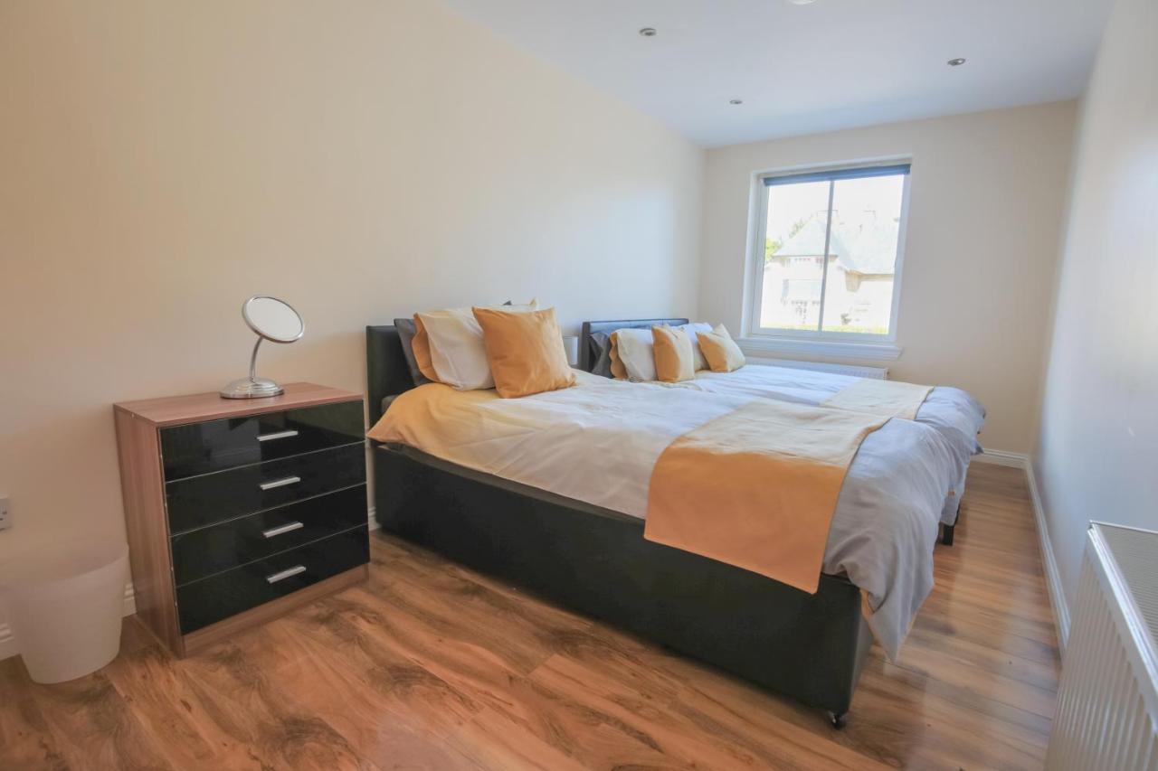Stylish Modern Newly Built 15 Min From Centre Apartment