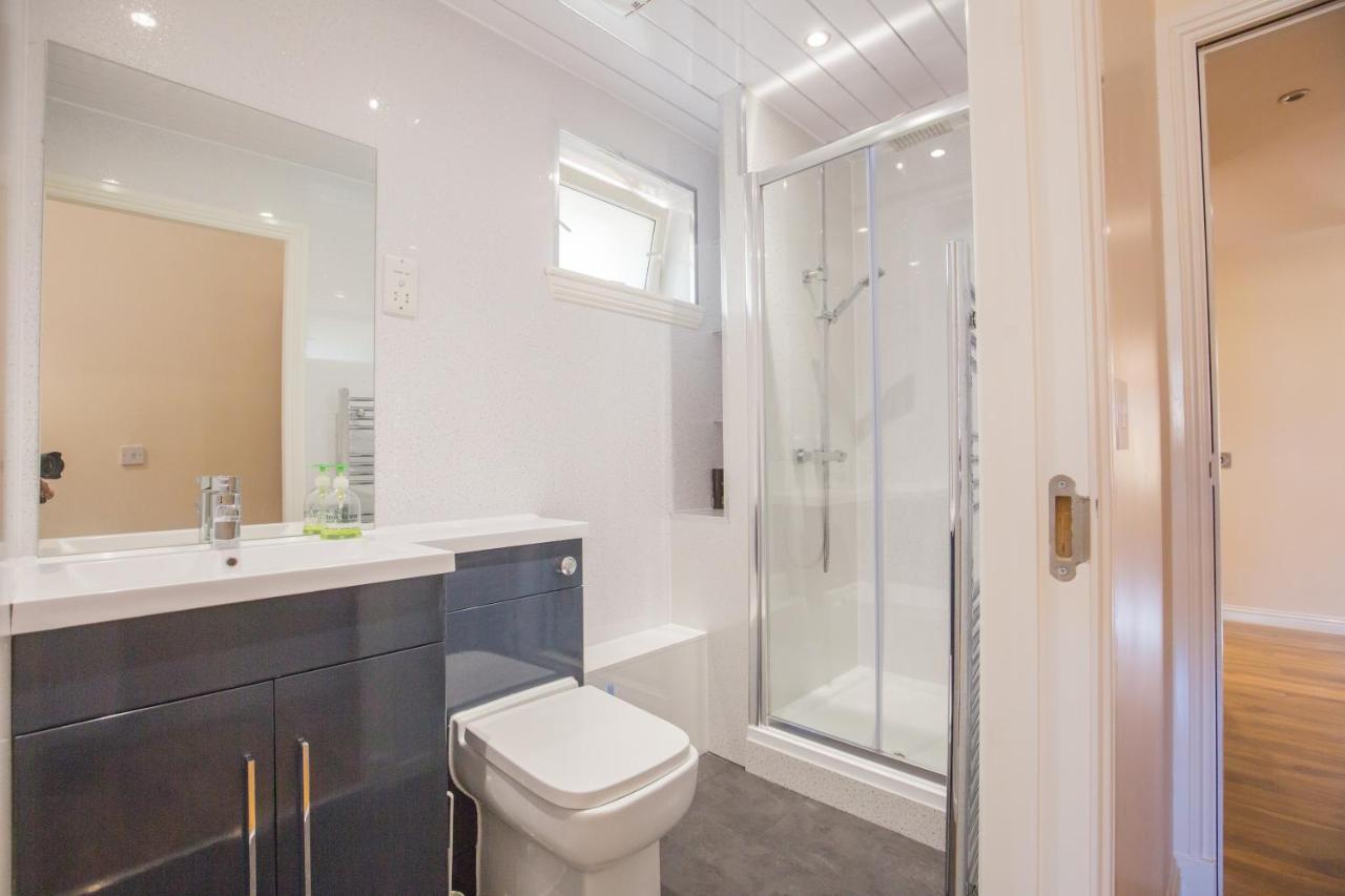 Stylish Modern Newly Built 15 Min From Centre Apartment *