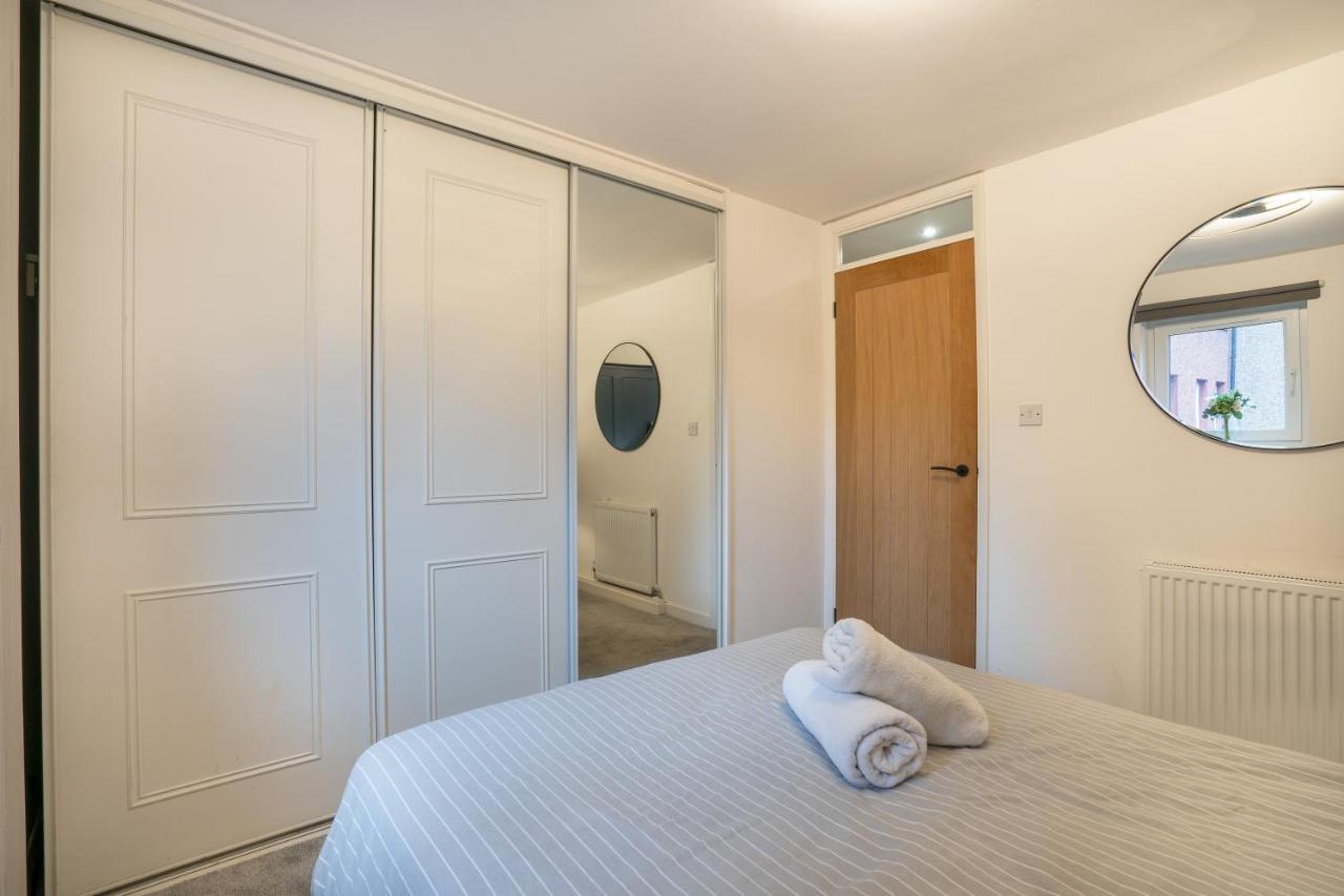 Modern 2bed Apartment-free Parking Apartment Edinburgh