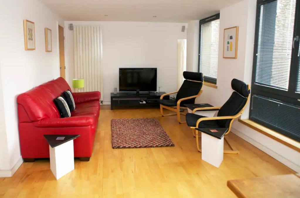 Joivy Inviting Flat With Parking In Canonmills Apartment *