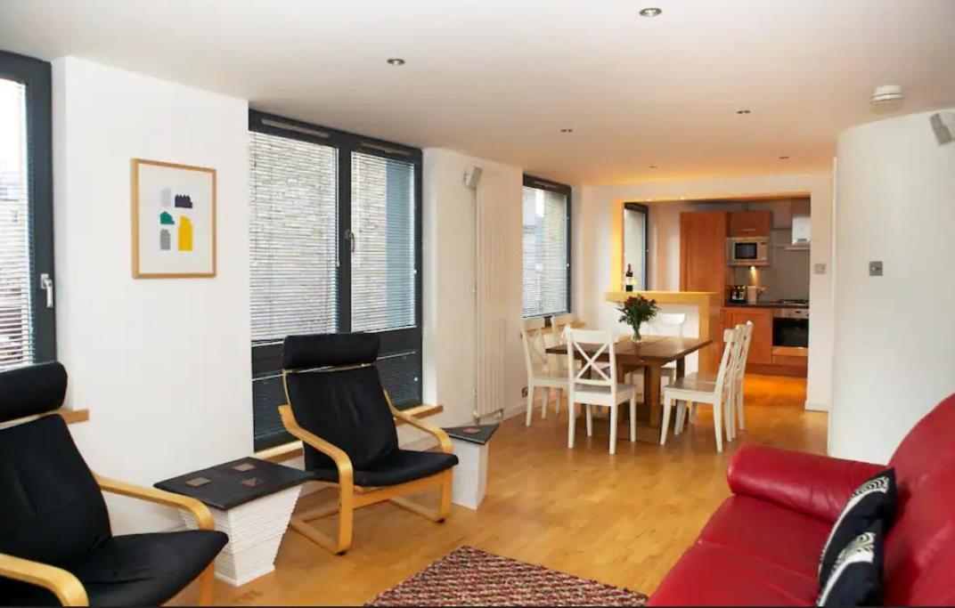 Apartment Joivy Inviting Flat With Parking In Canonmills
