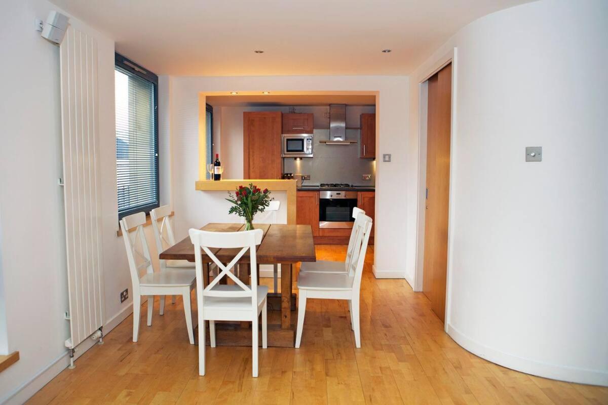 Joivy Inviting Flat With Parking In Canonmills *