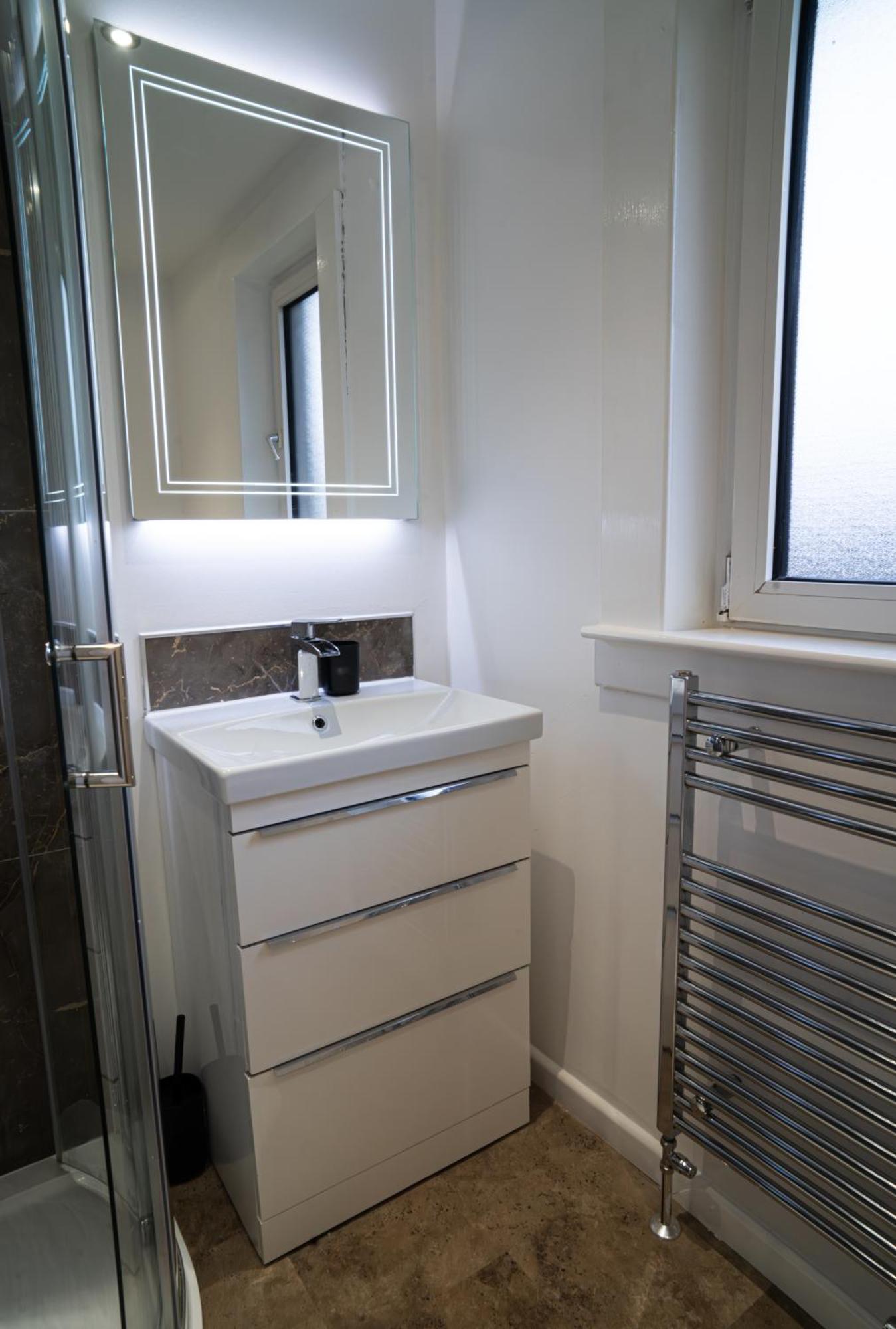 Modern 2 Bedroom In Free Parking *