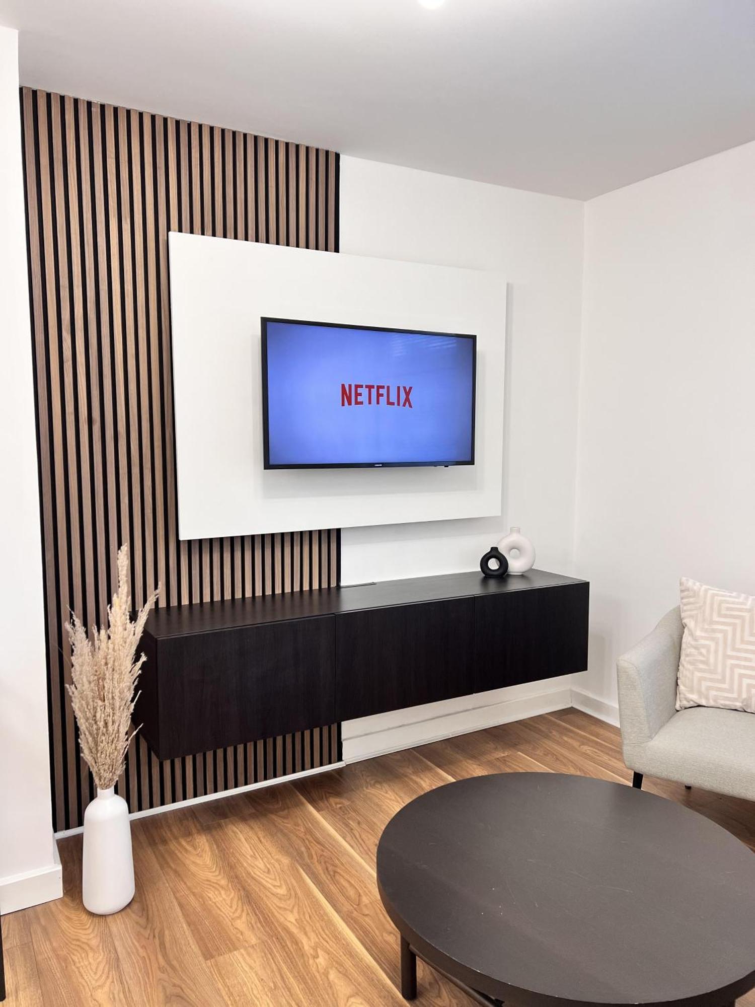 Modern 2 Bedroom In Free Parking Holiday home Edinburgh