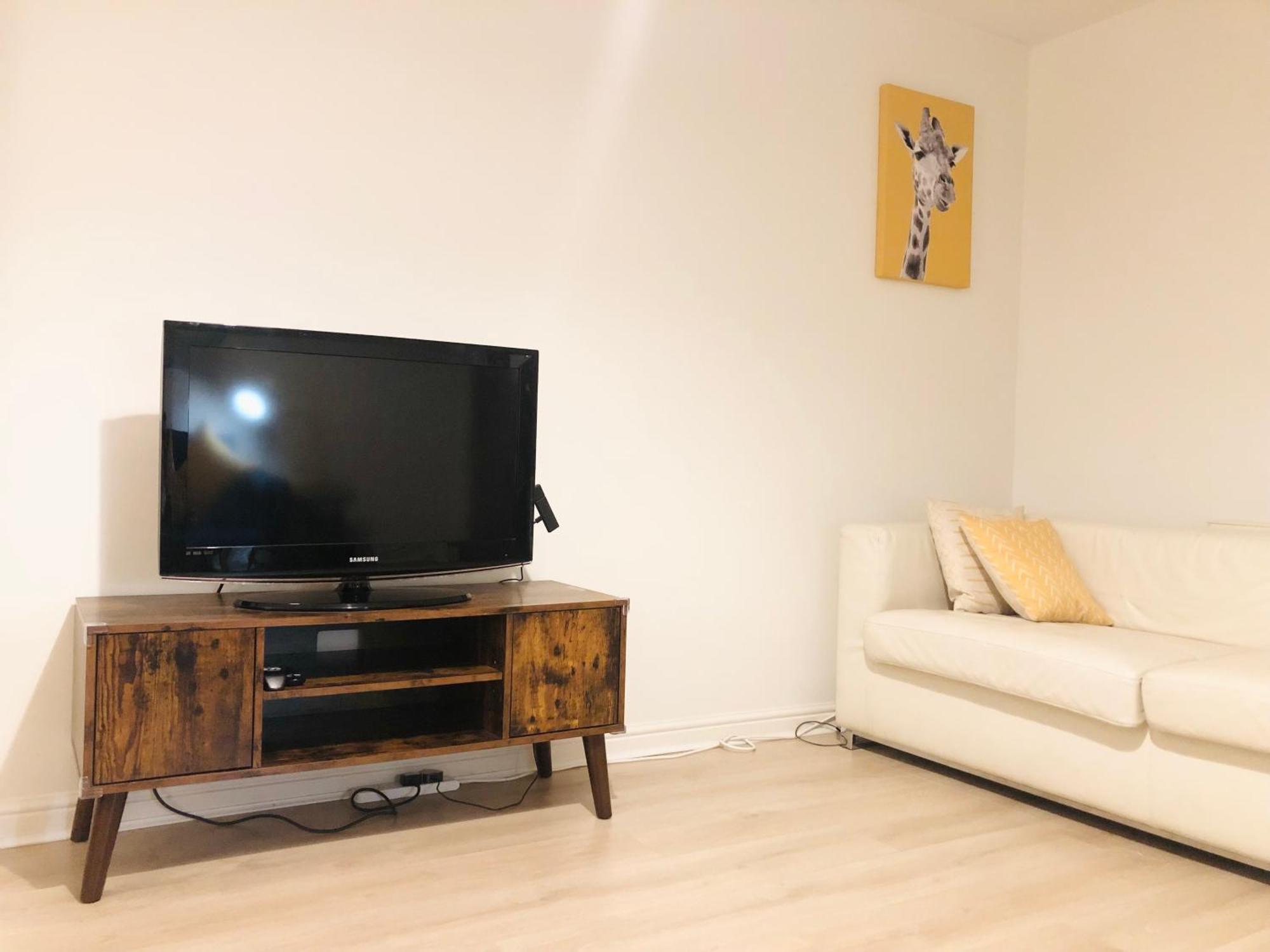 Spacious Centre Flat Free Parking& Superfast Wifi Apartment Edinburgh