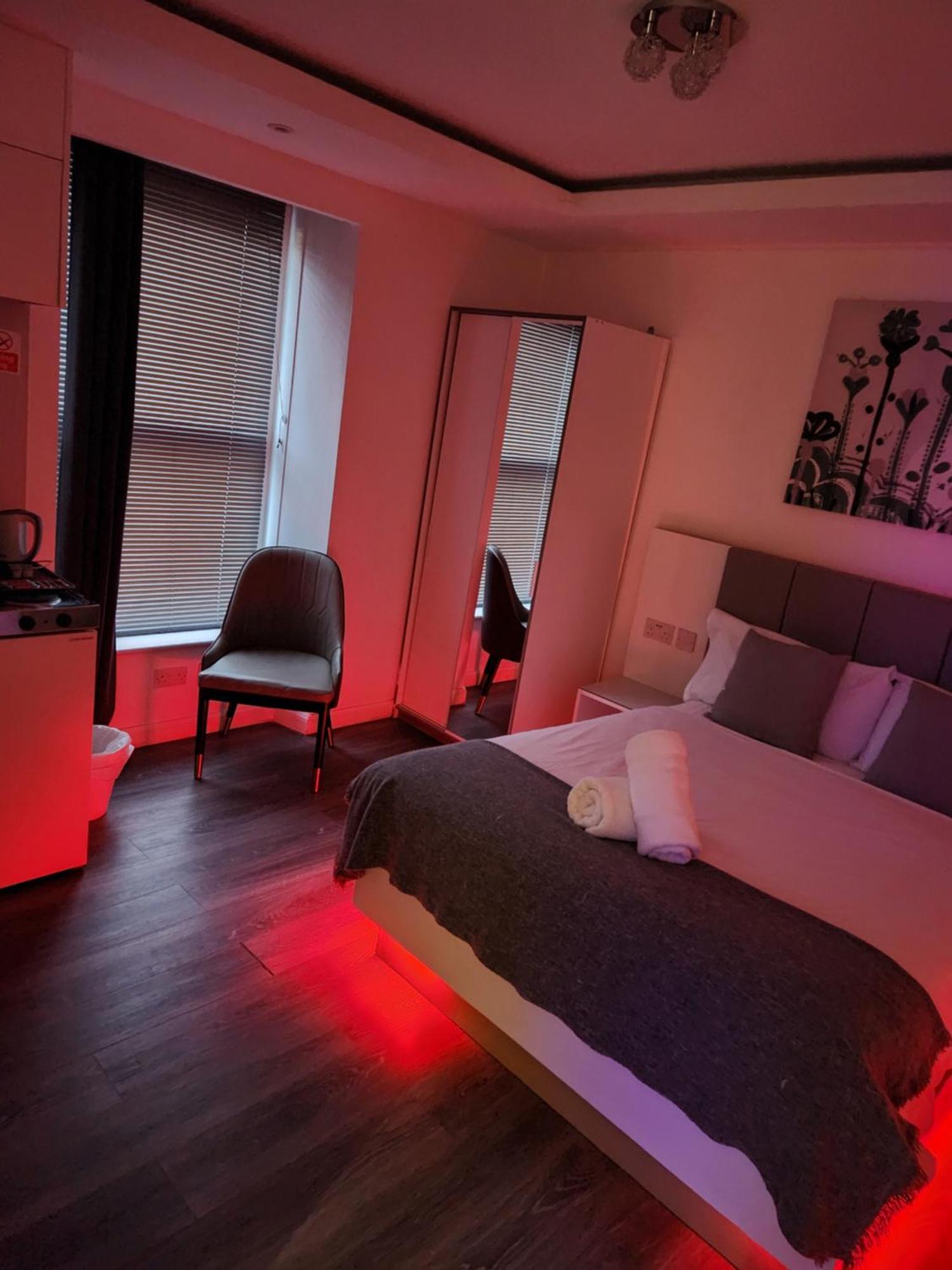 Crosskeys Guest house *