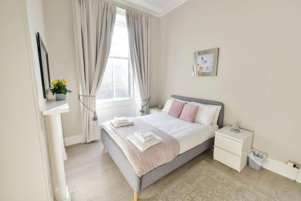 George Iv Bridge - Superbly Located 3 Bedroom! *